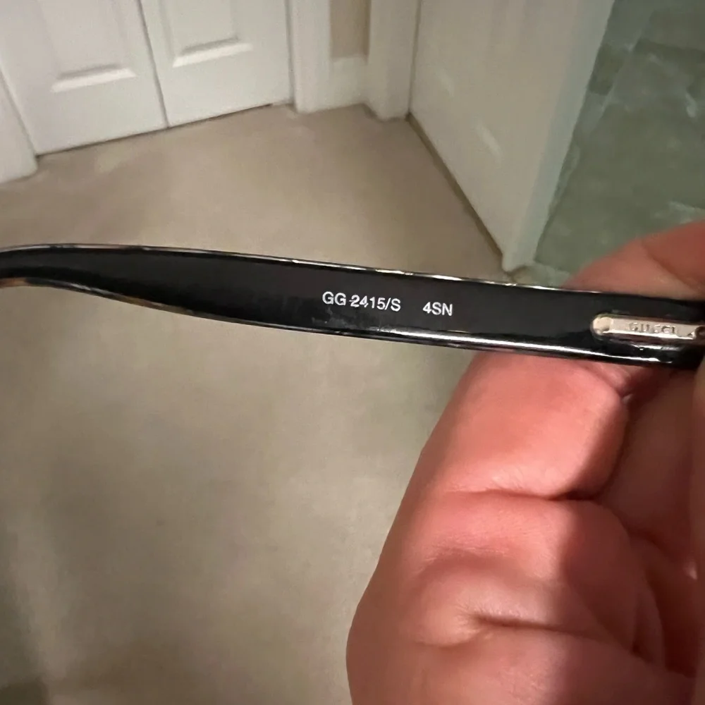 Gucci Unisex Sunglasses. Flawless. - Picture 5 of 5